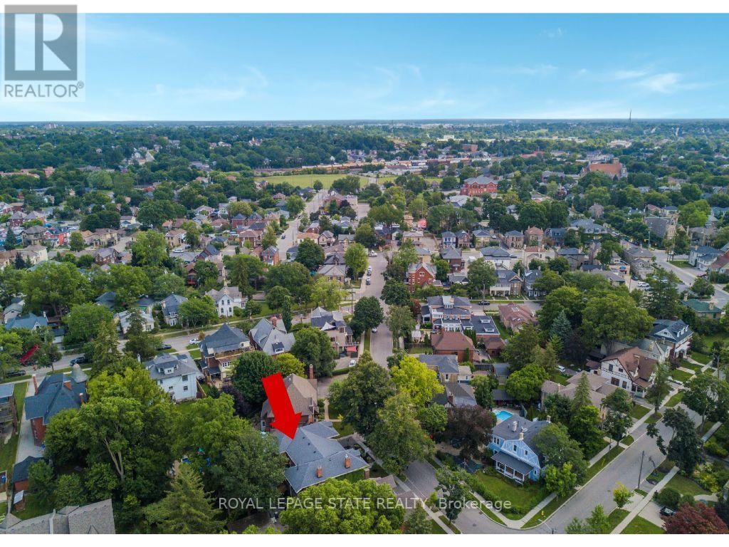 64 LORNE CRES