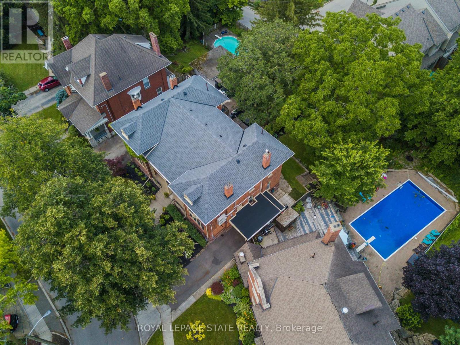 64 LORNE CRES