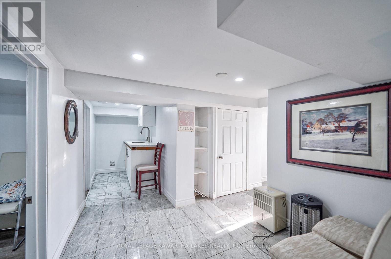 5 ROBINSON AVE