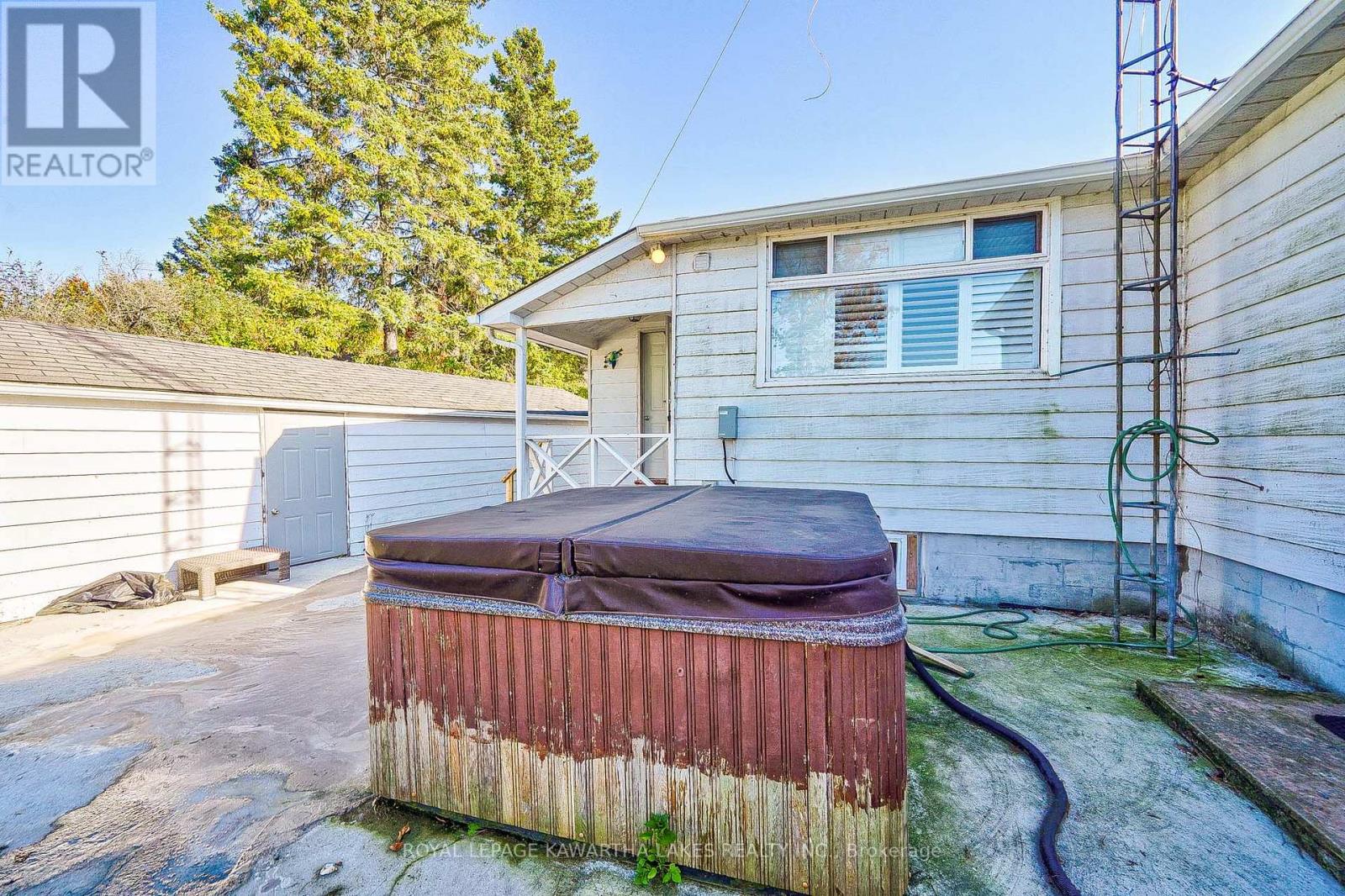 5 ROBINSON AVE