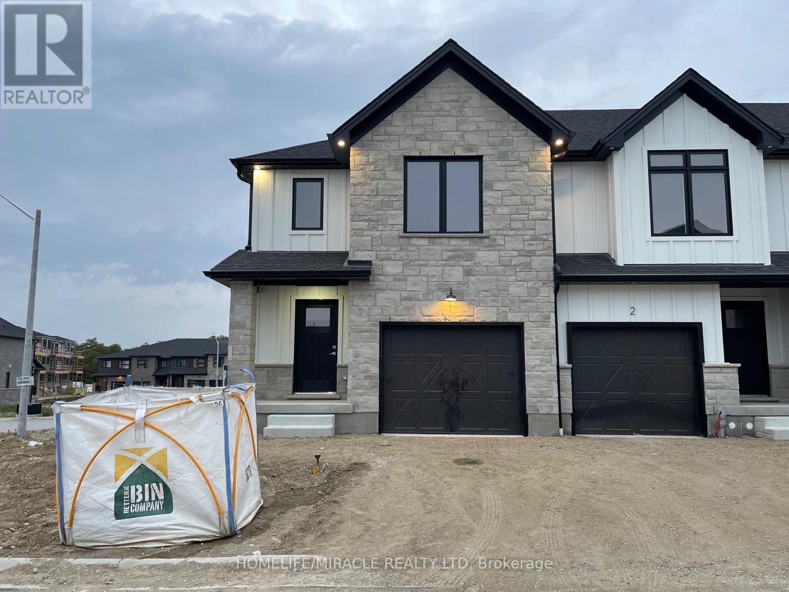 #1 -40 BASTIEN ST, #1