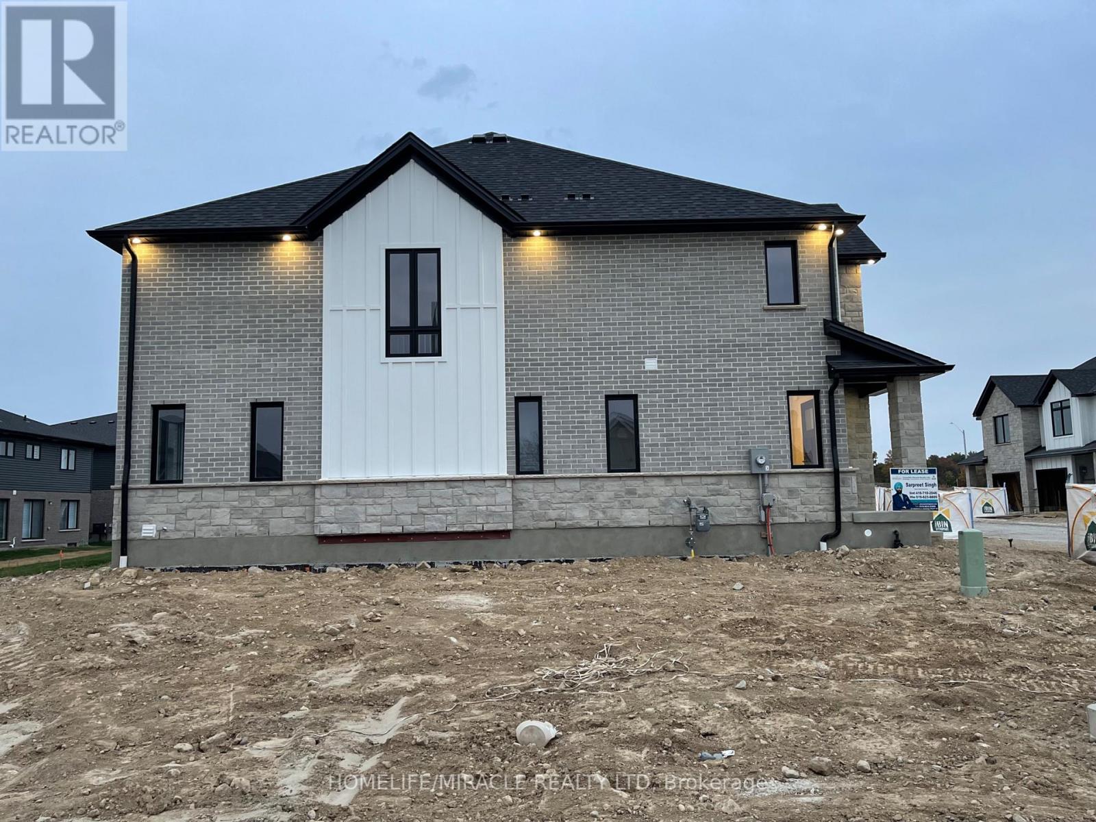 #1 -40 BASTIEN ST, #1