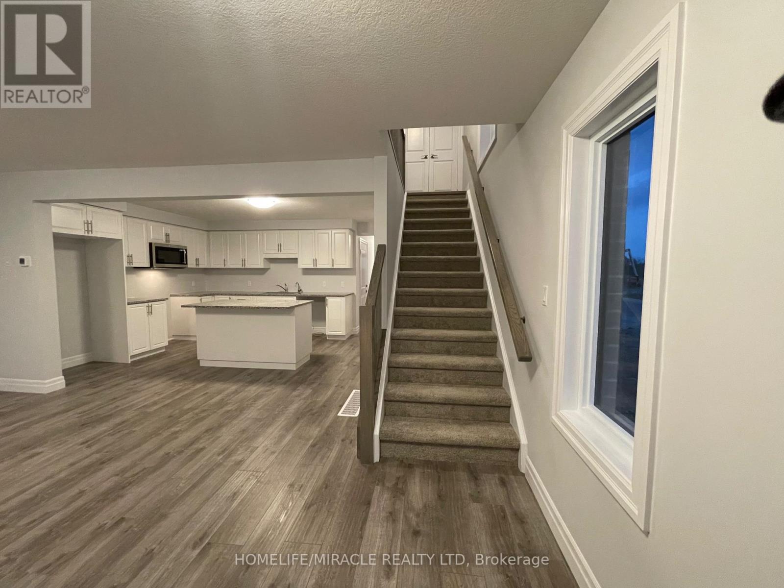 #1 -40 BASTIEN ST, #1
