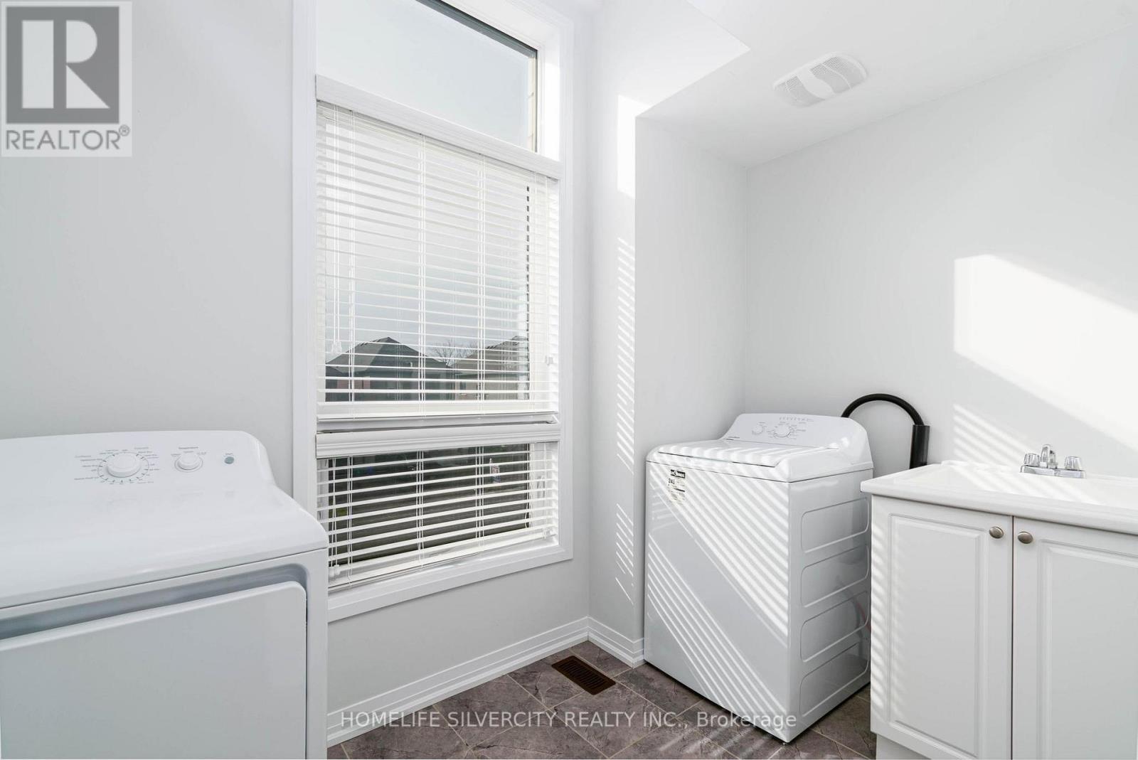 1127 EDINBURGH DR