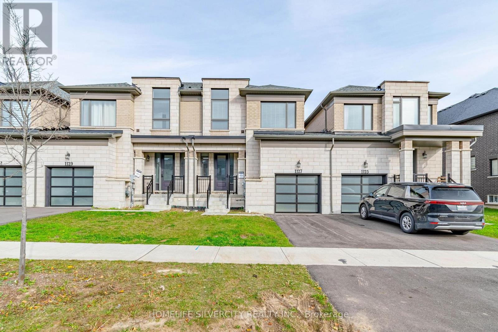 1127 EDINBURGH DR