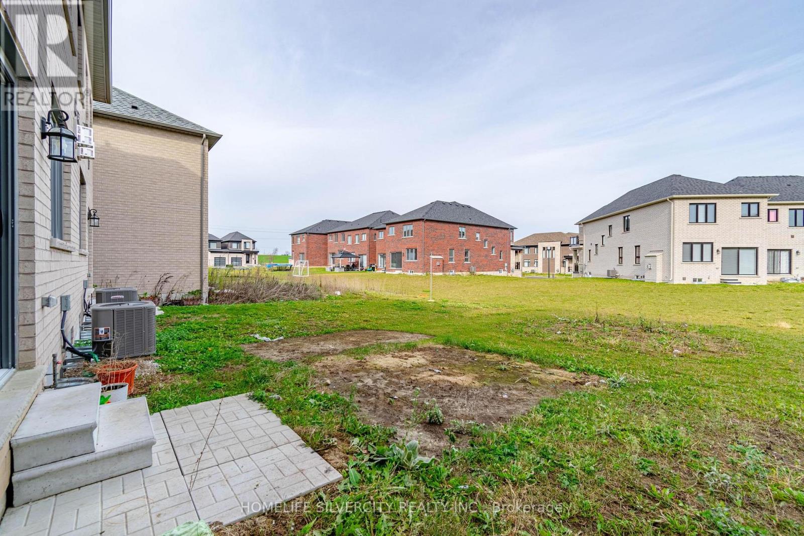1127 EDINBURGH DR