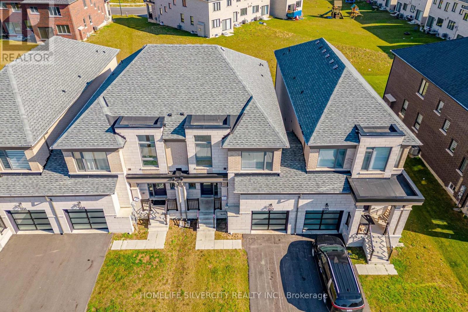 1127 EDINBURGH DR