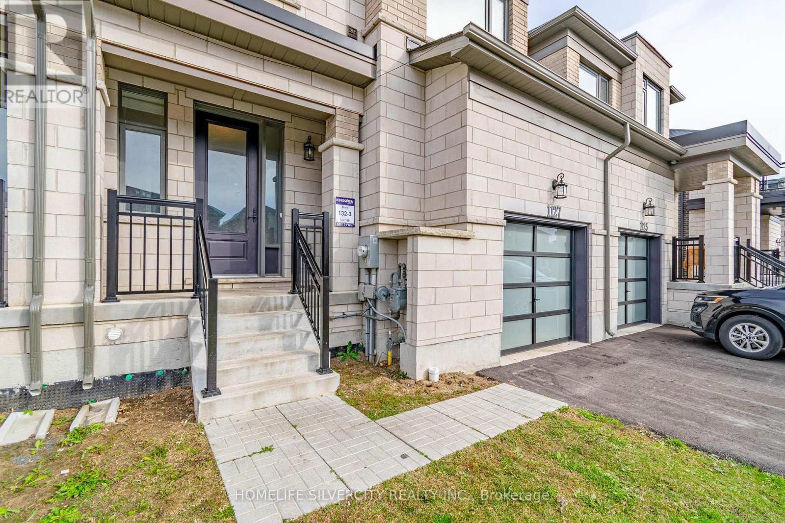 1127 EDINBURGH DR