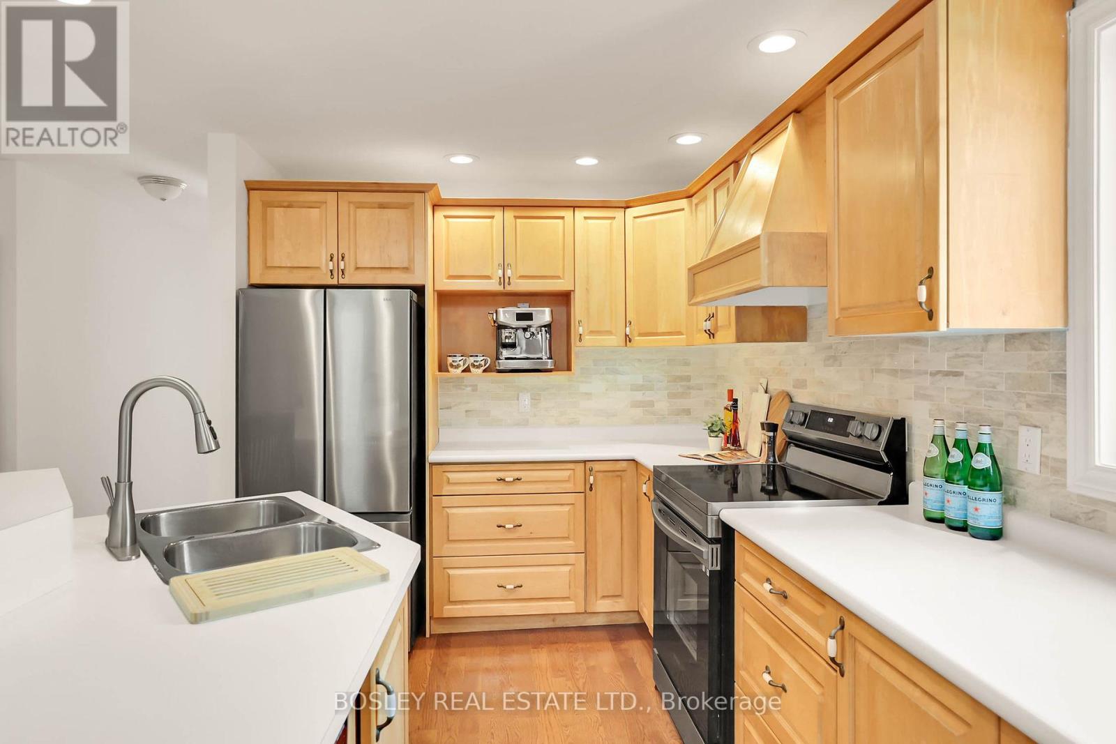 #28 -19 BARTLETT AVE, #28