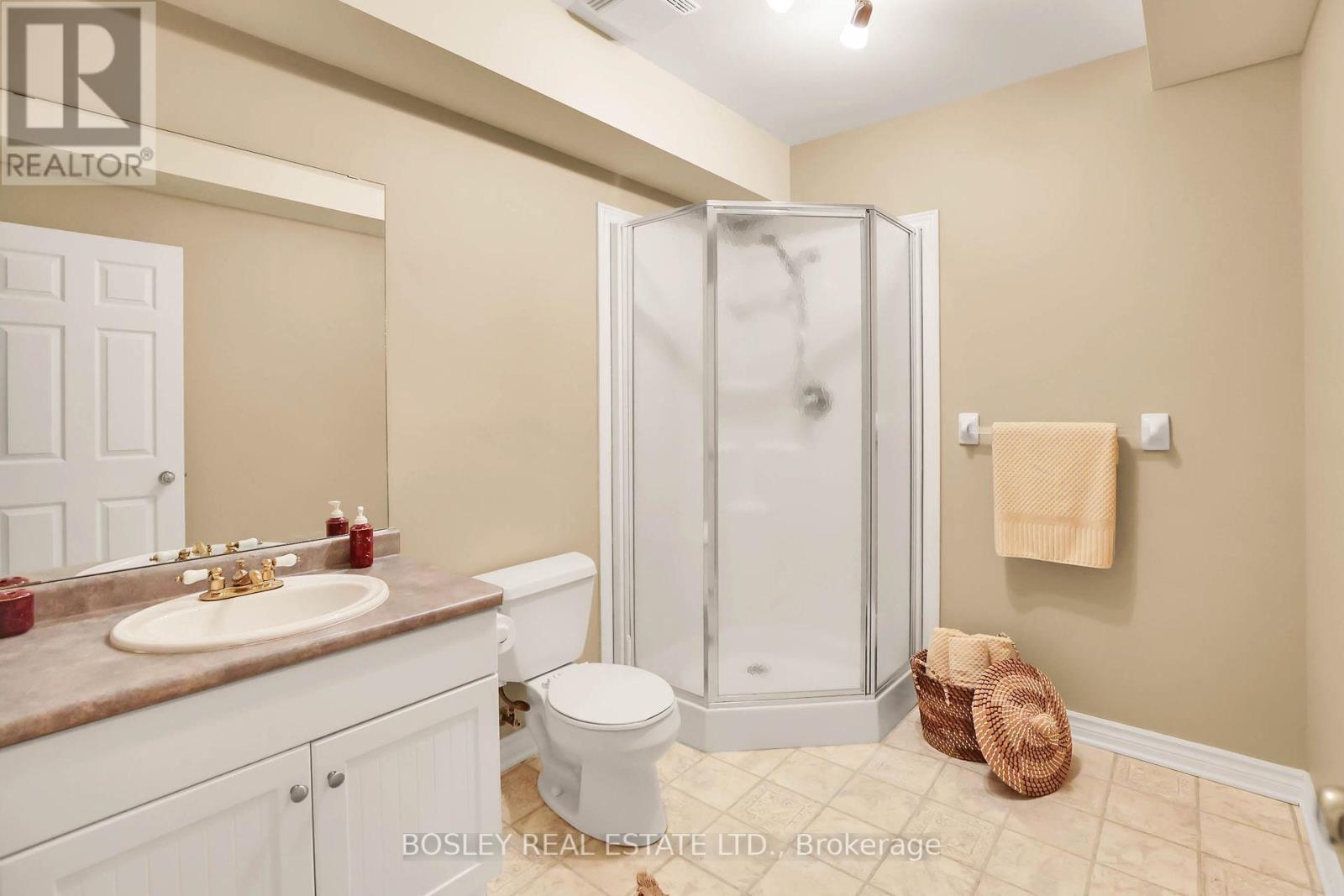 #28 -19 BARTLETT AVE, #28
