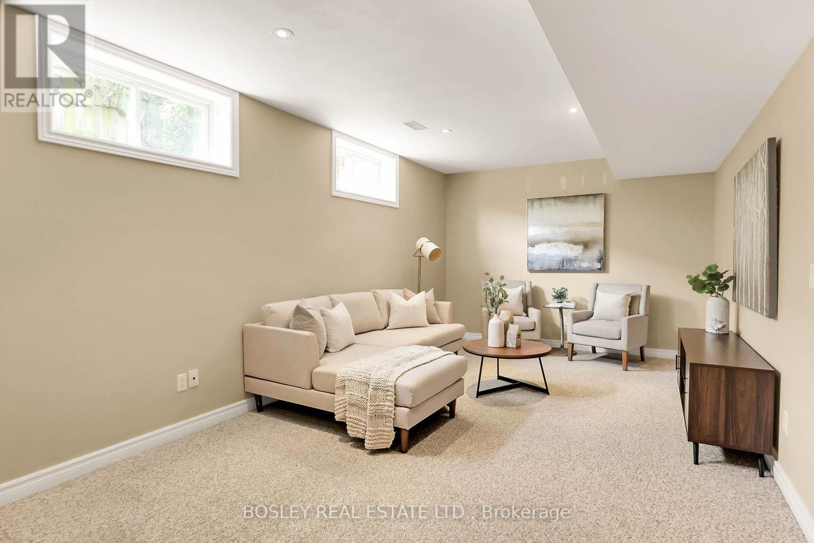 #28 -19 BARTLETT AVE, #28