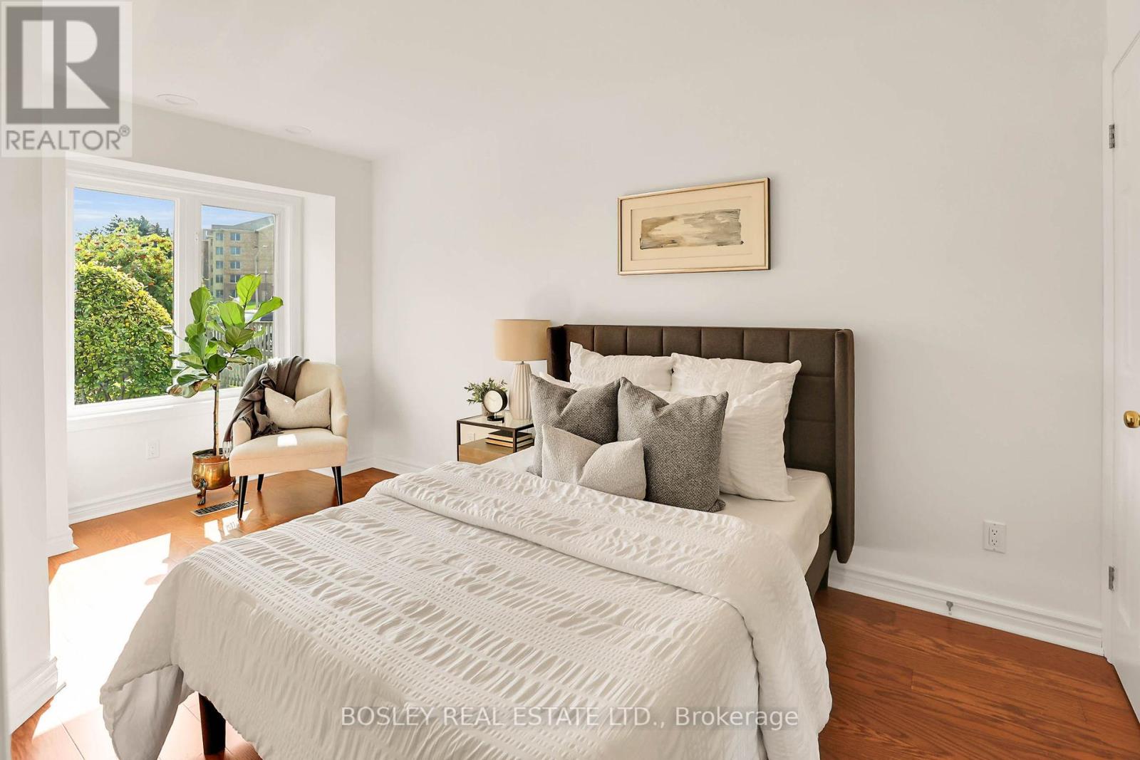 #28 -19 BARTLETT AVE, #28
