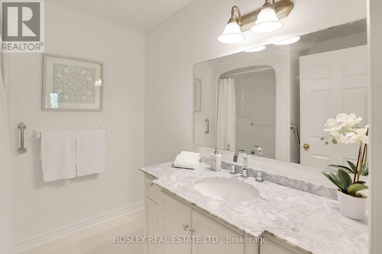 #28 -19 BARTLETT AVE, #28