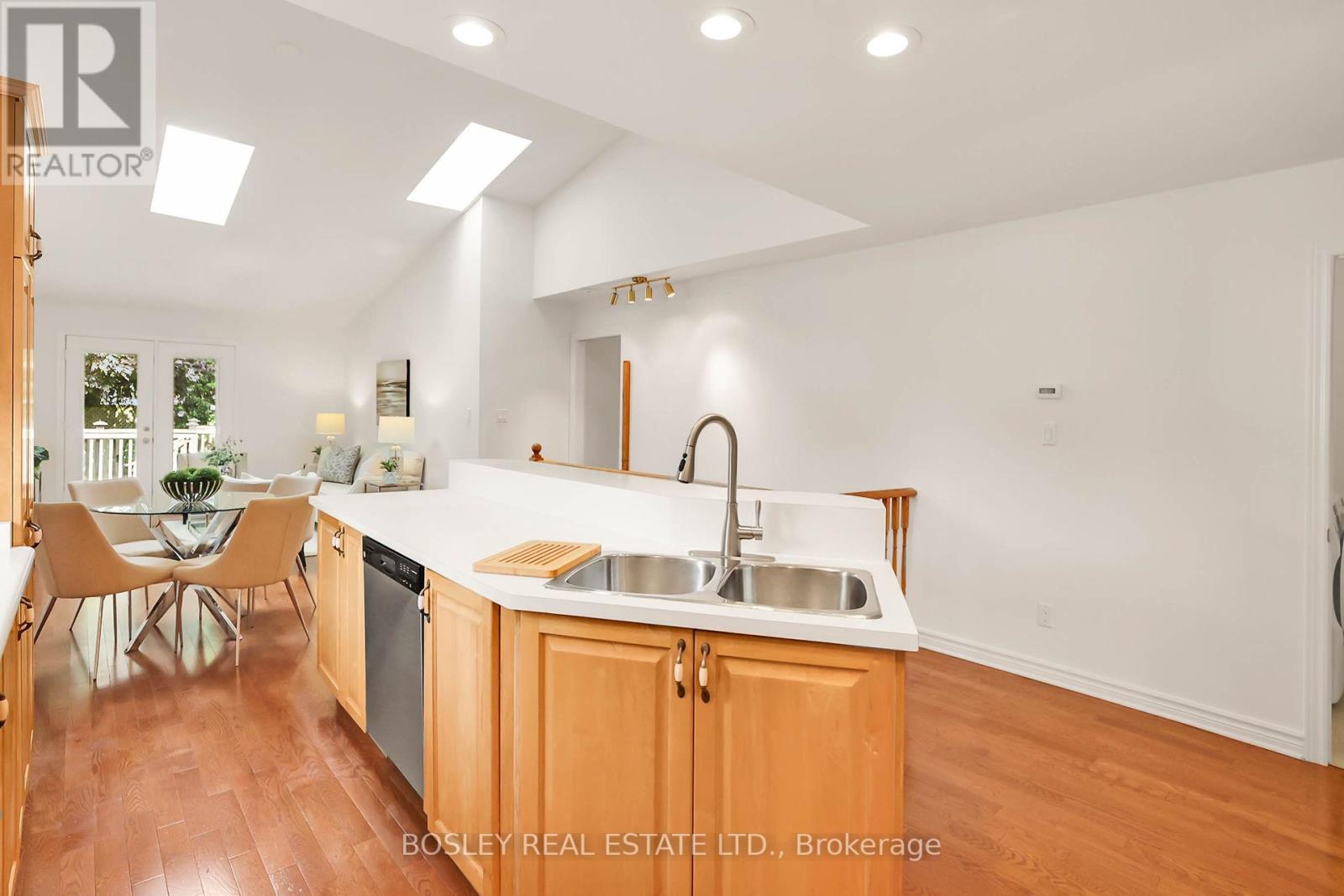 #28 -19 BARTLETT AVE, #28