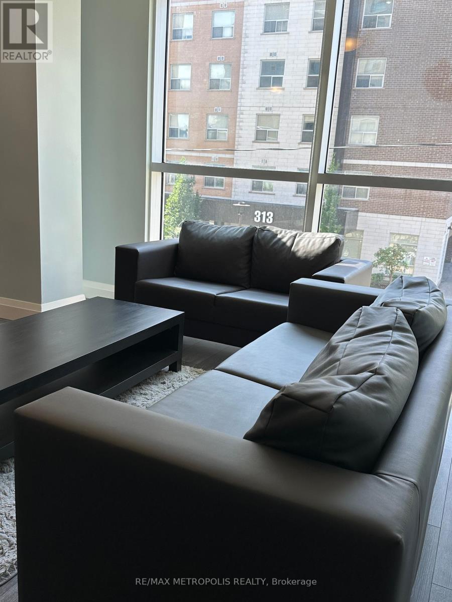 #215 -318 SPRUCE ST, #215