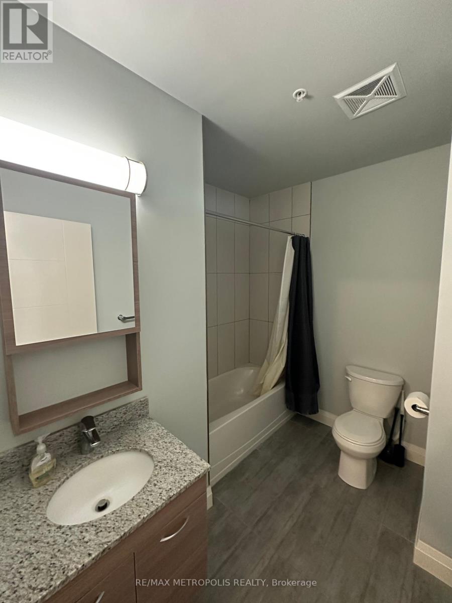#215 -318 SPRUCE ST, #215