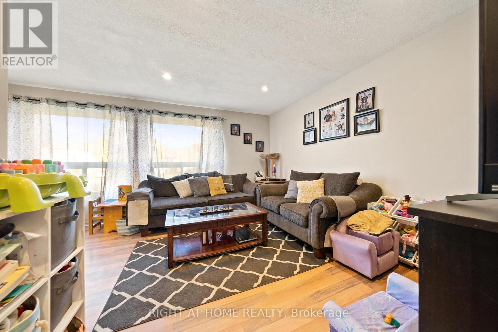 70 WOODLAWN AVE