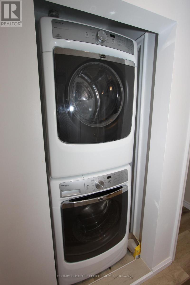 #MAIN -7 LINCOLN CRES, #Main