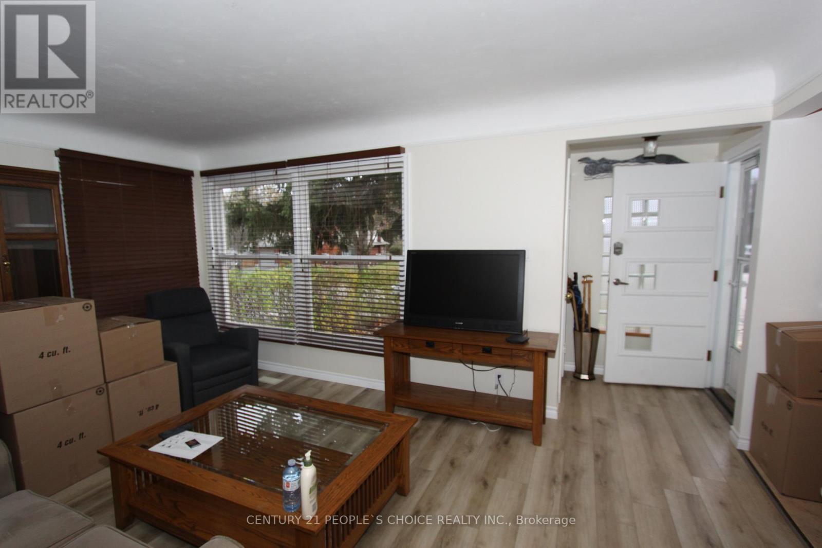 #MAIN -7 LINCOLN CRES, #Main
