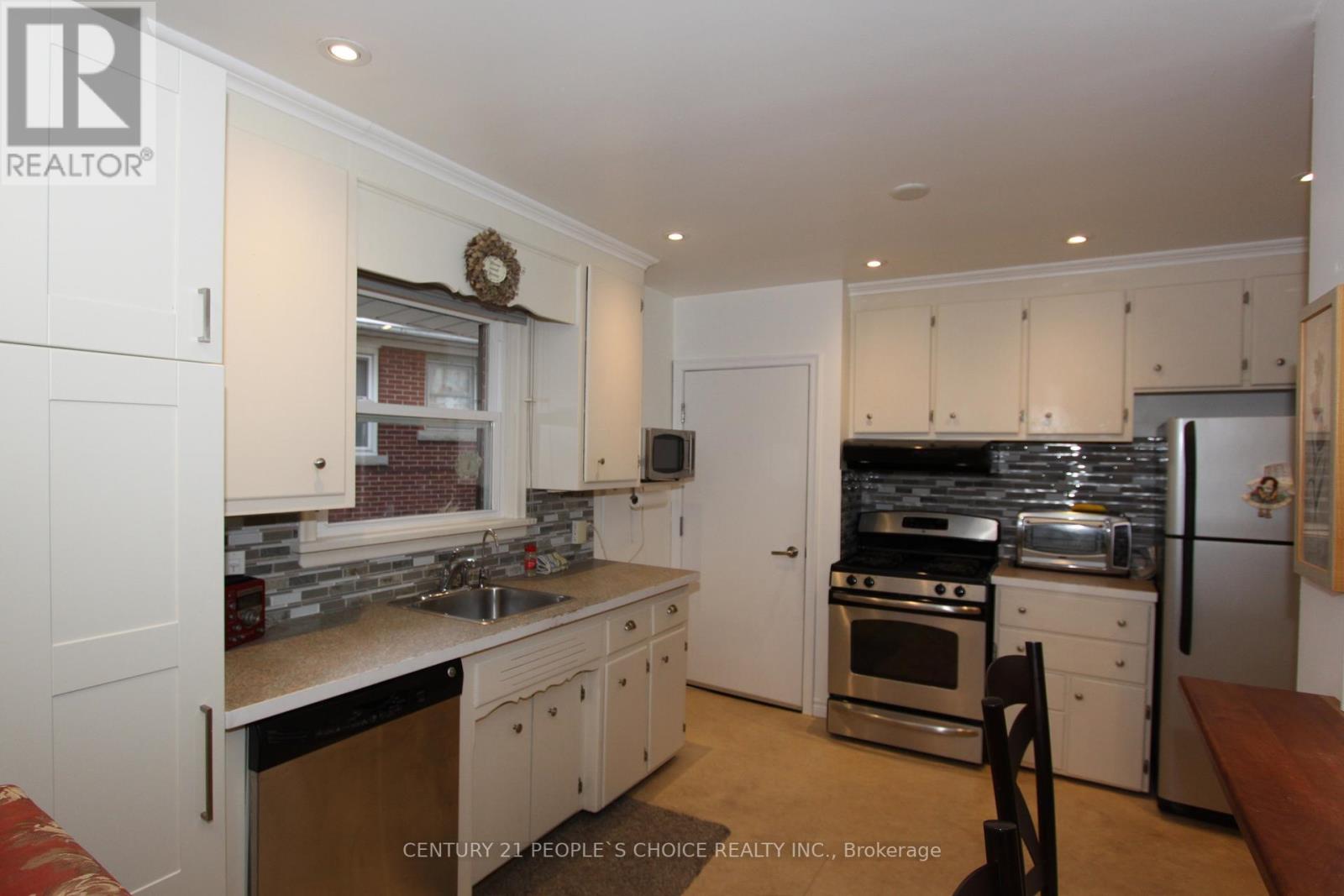 #MAIN -7 LINCOLN CRES, #Main