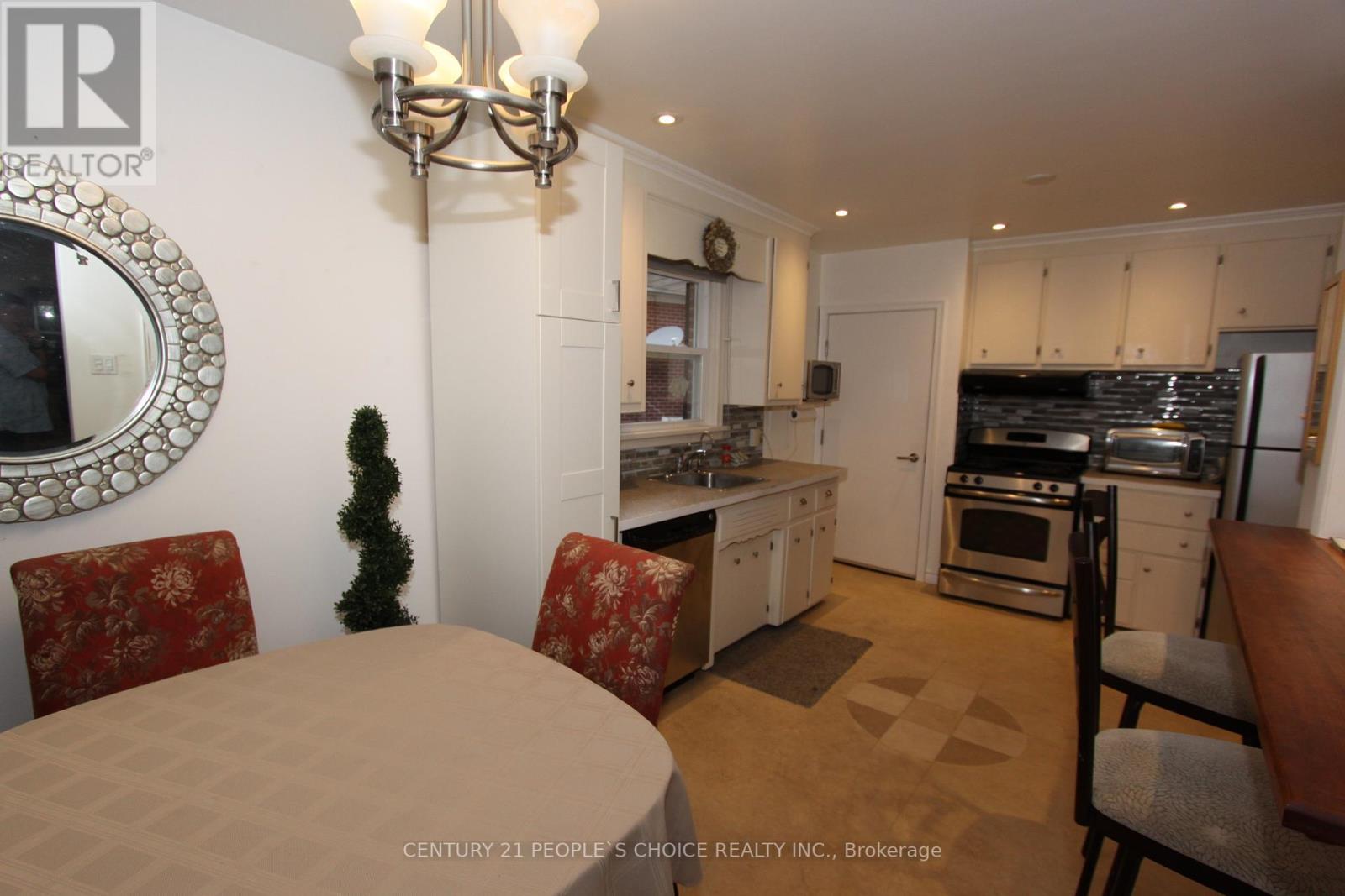 #MAIN -7 LINCOLN CRES, #Main