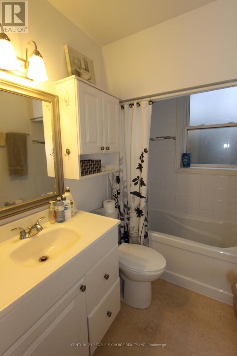 #MAIN -7 LINCOLN CRES, #Main