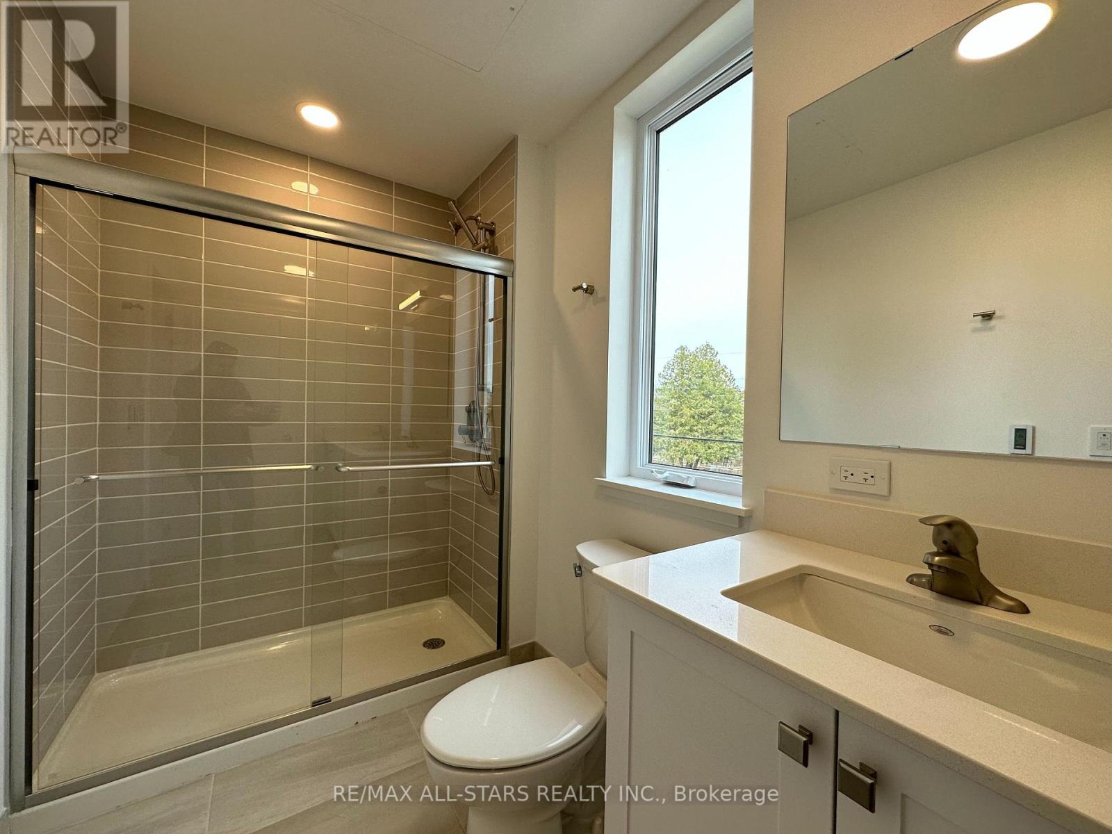 #1 -67 WEST ST N, #1