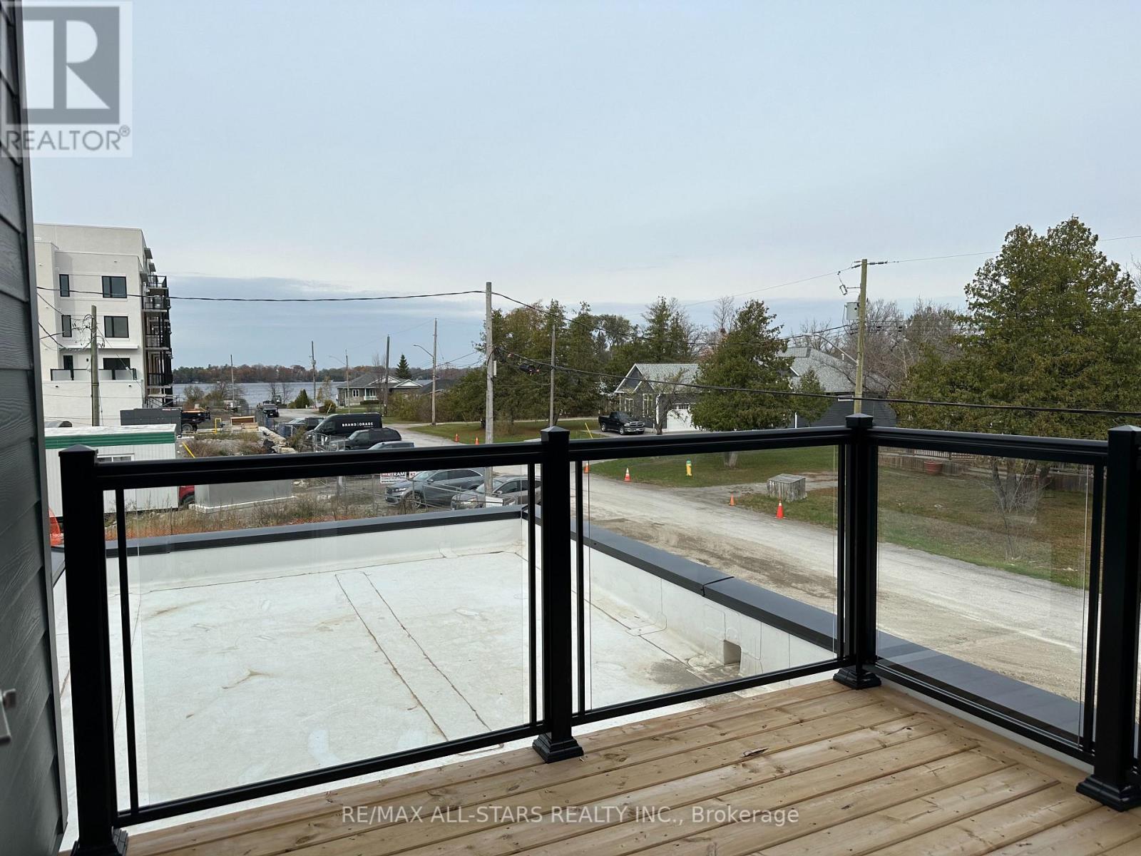 #1 -67 WEST ST N, #1