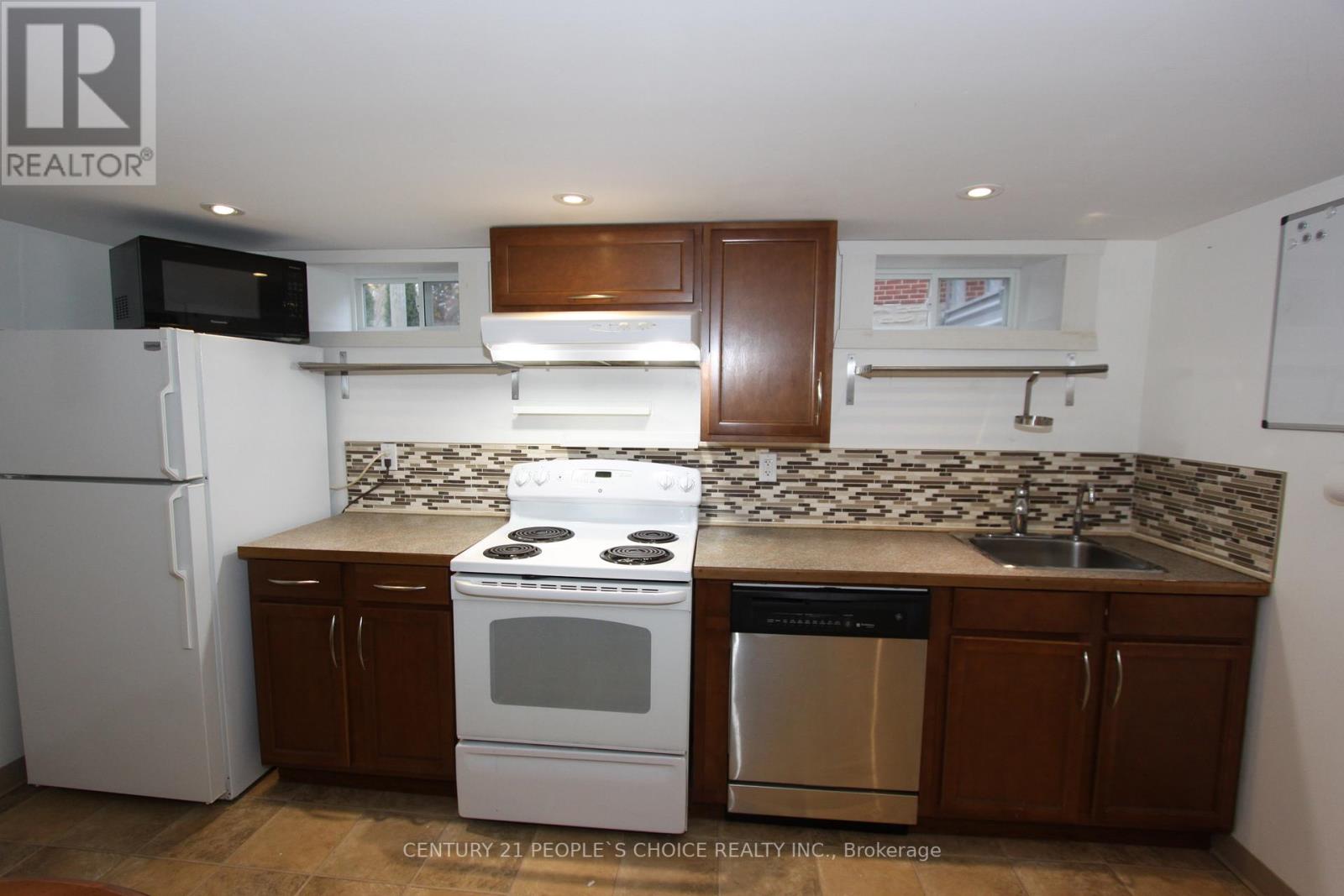 #BSMT -7 LINCOLN CRES, #Bsmt