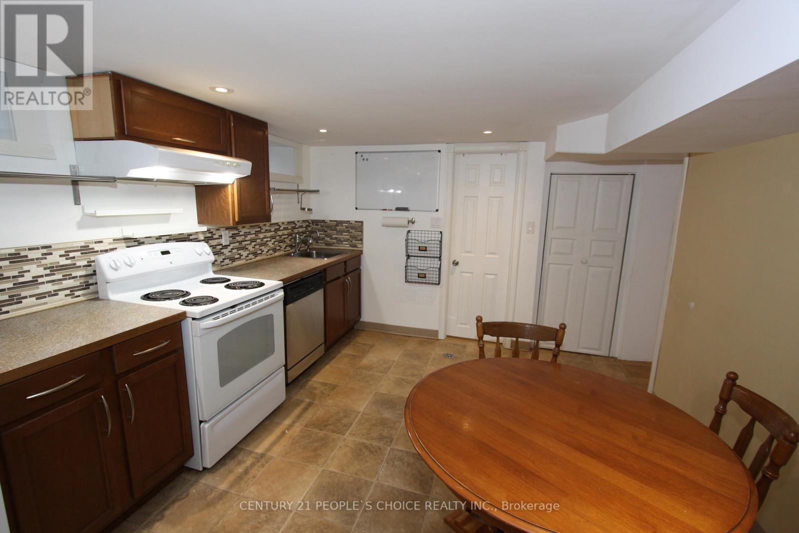 #BSMT -7 LINCOLN CRES, #Bsmt