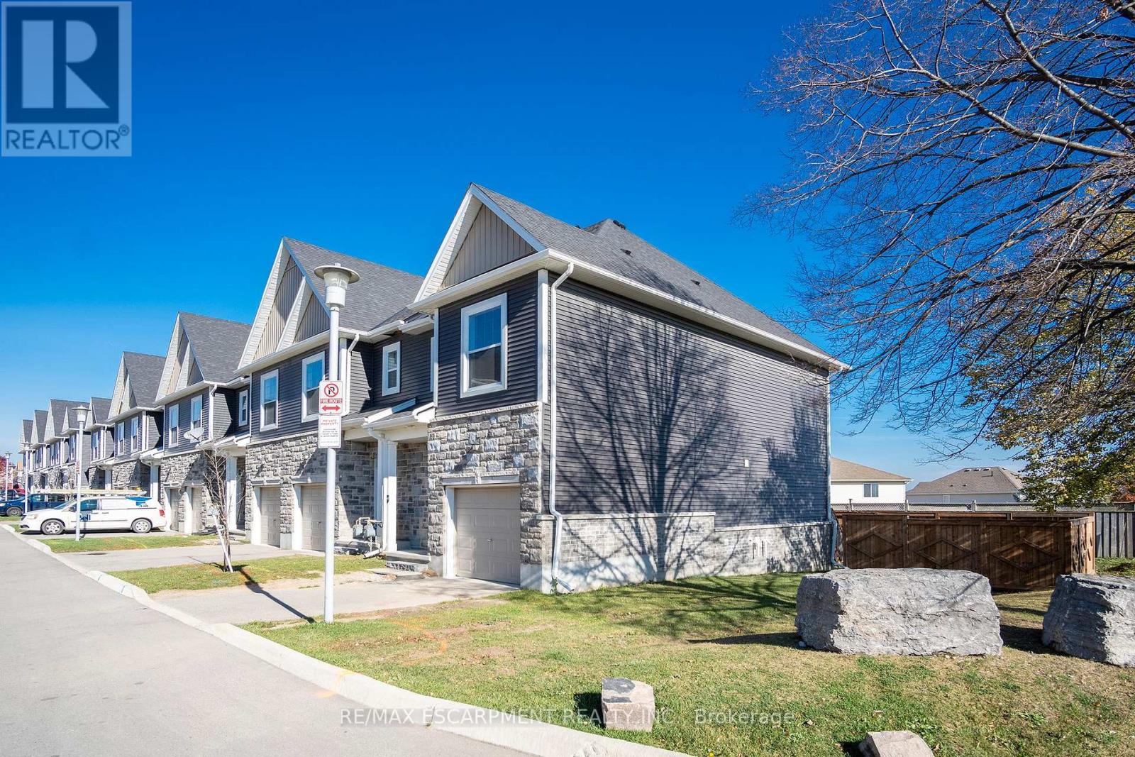 #F1 -439 ATHLONE AVE S, #F1