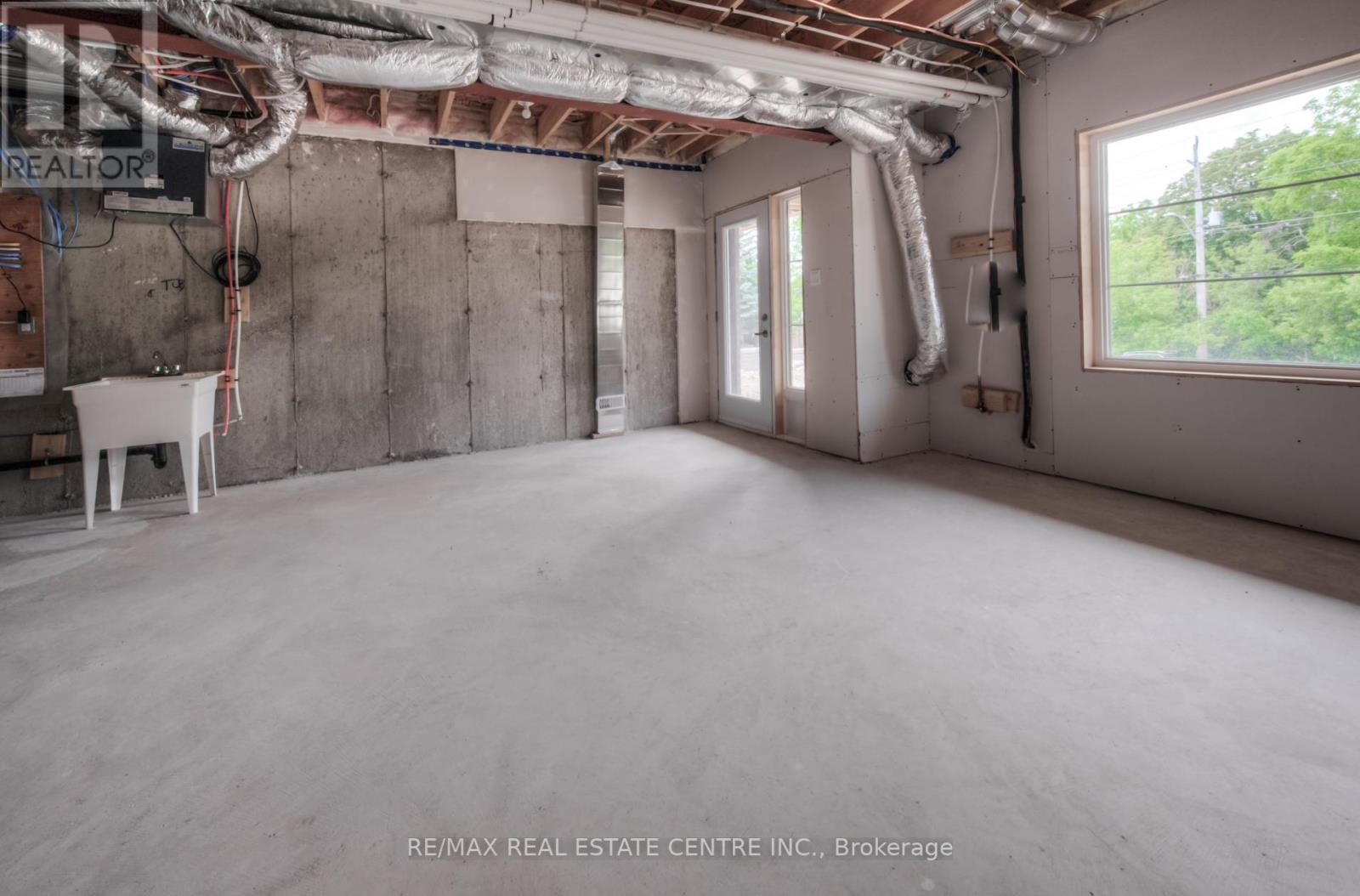 #6 -350 RIVER RD, #6