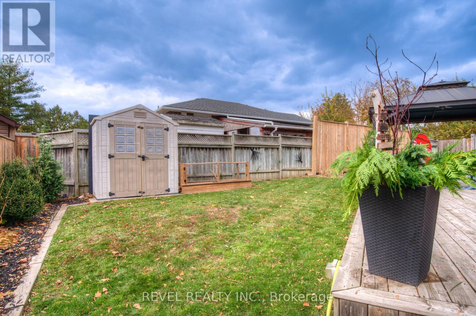 14 ABIGAIL AVE