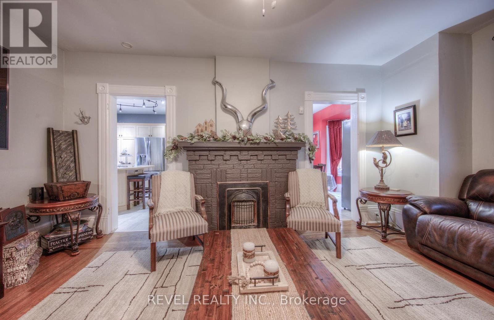 14 ABIGAIL AVE