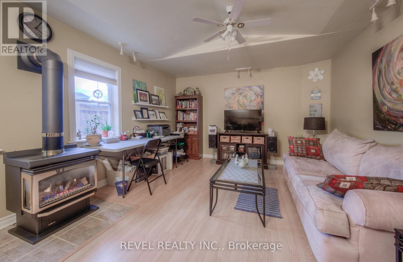 14 ABIGAIL AVE