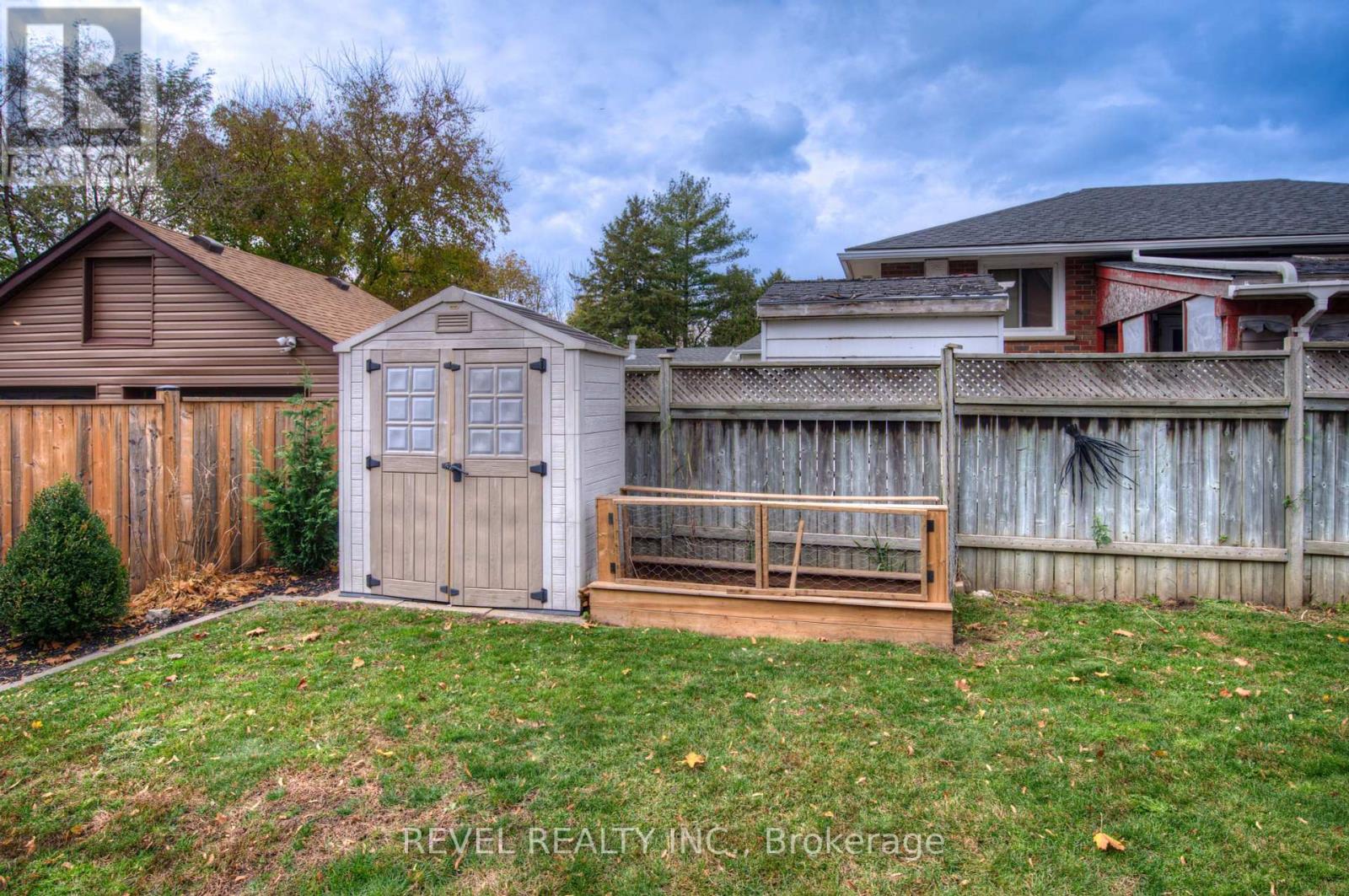 14 ABIGAIL AVE