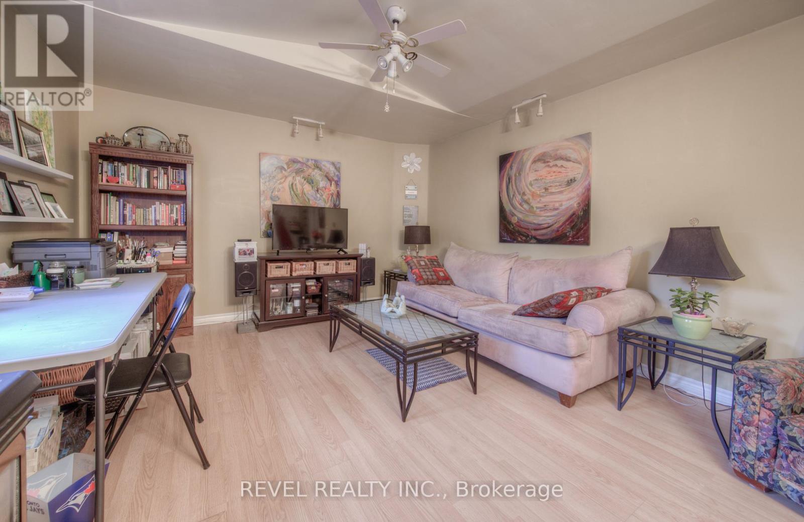 14 ABIGAIL AVE