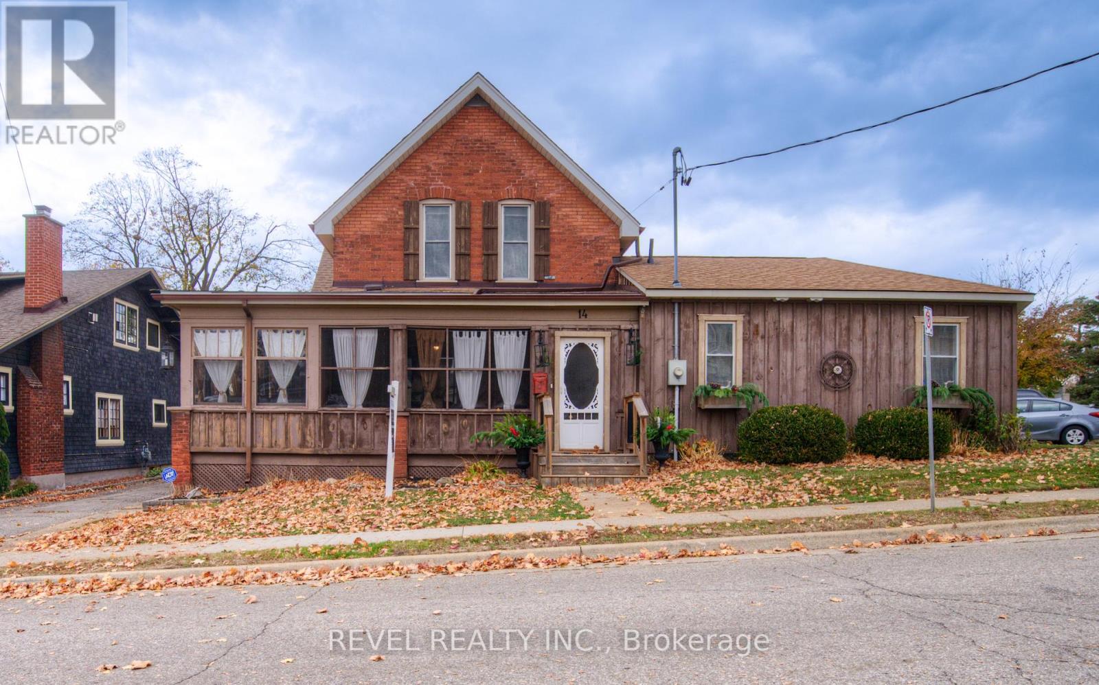 14 ABIGAIL AVE