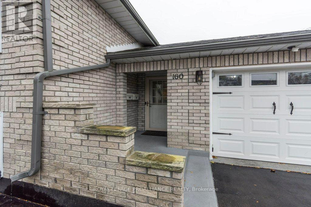 160 WELLINGTON ST