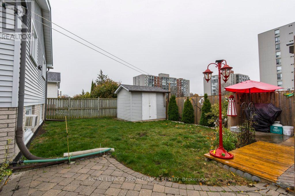 160 WELLINGTON ST