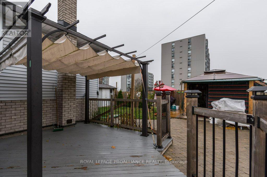 160 WELLINGTON ST