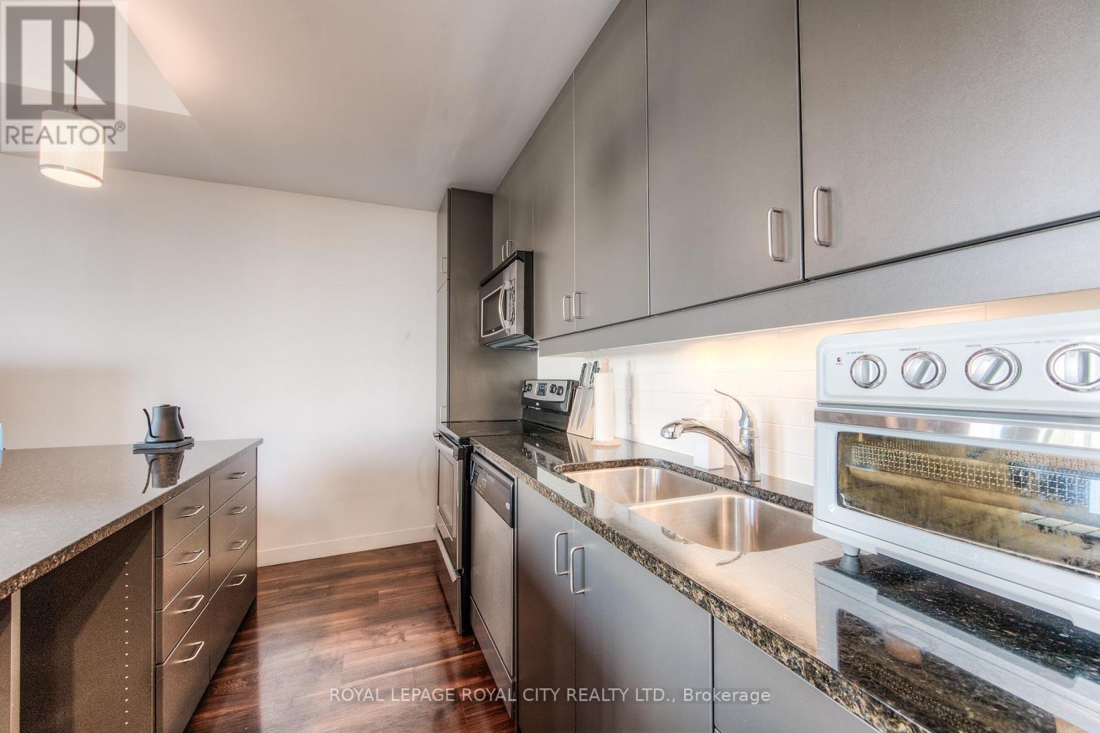 #303 -191 KING ST S, #303