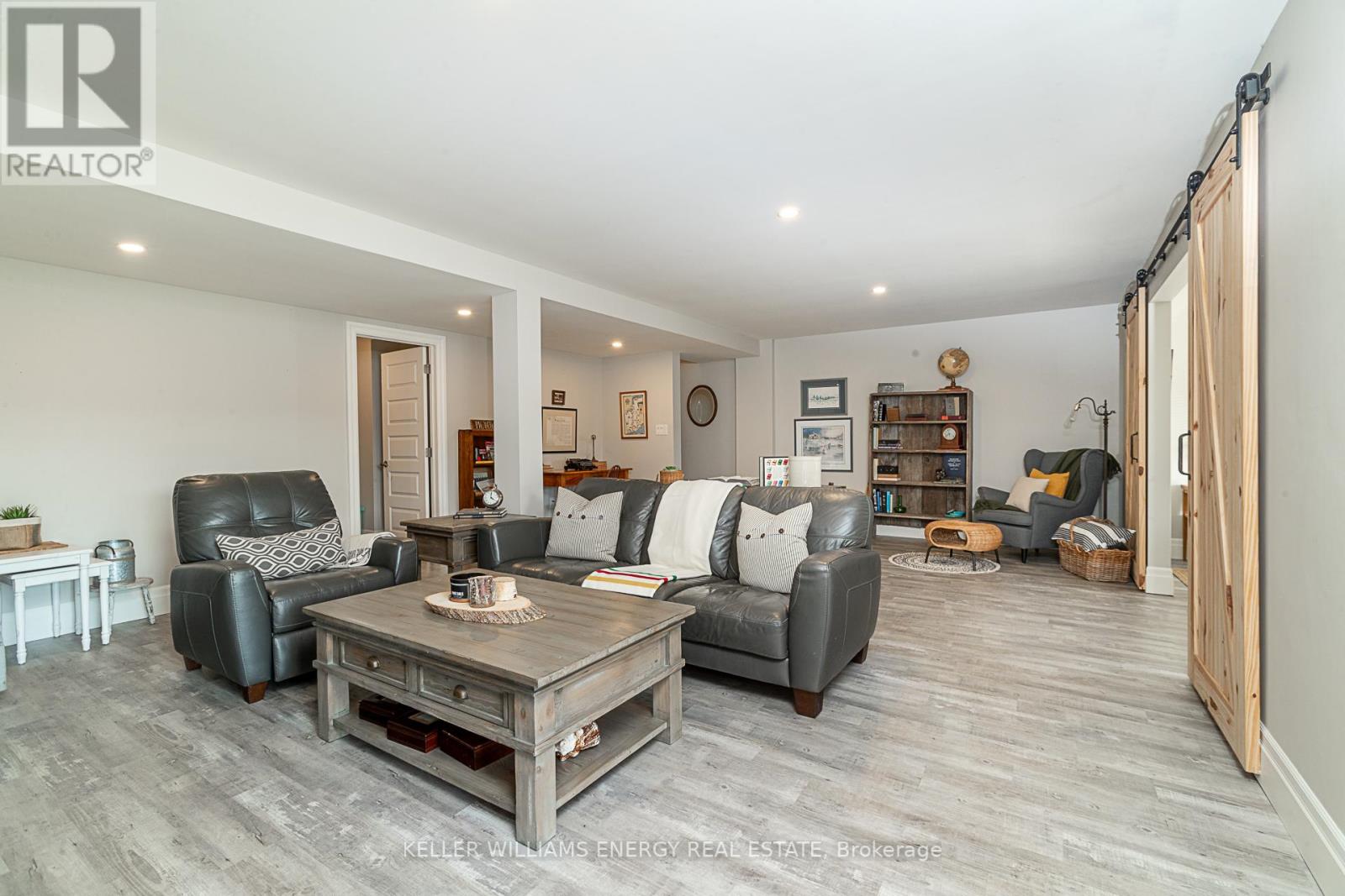 52 PINERIDGE DR