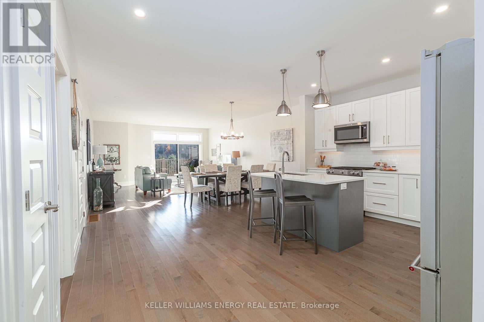 52 PINERIDGE DR