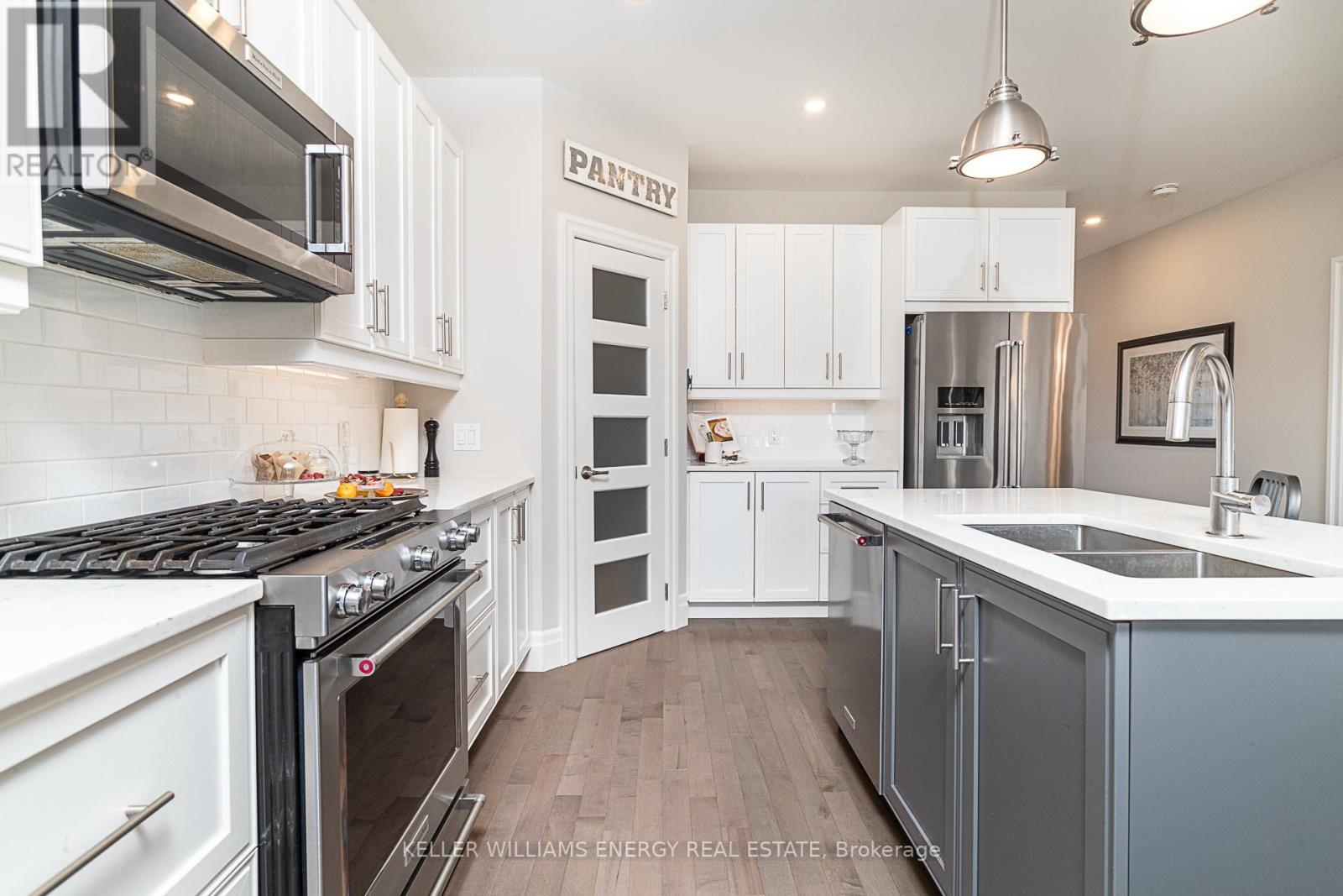 52 PINERIDGE DR