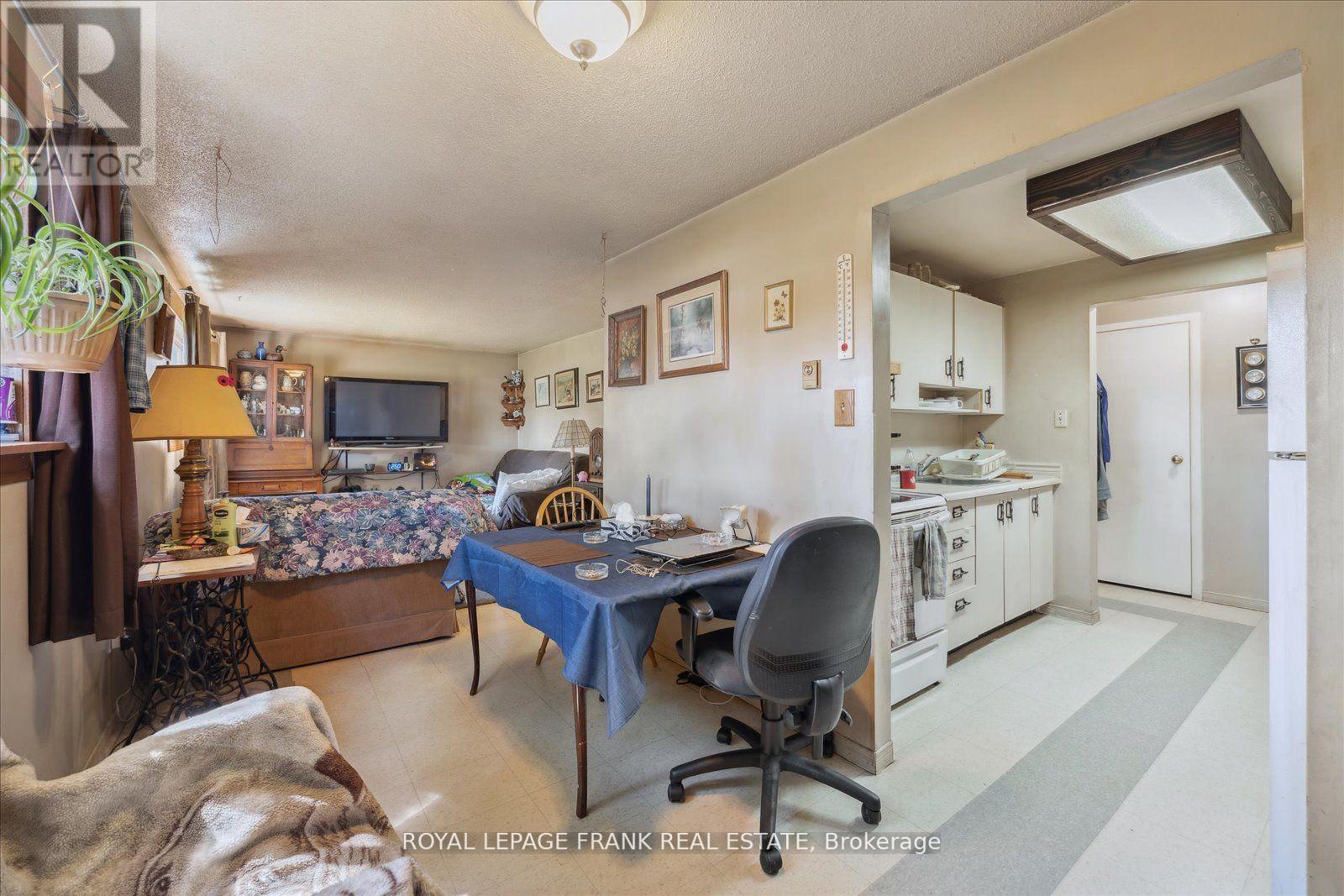286 WILLIAM ST N