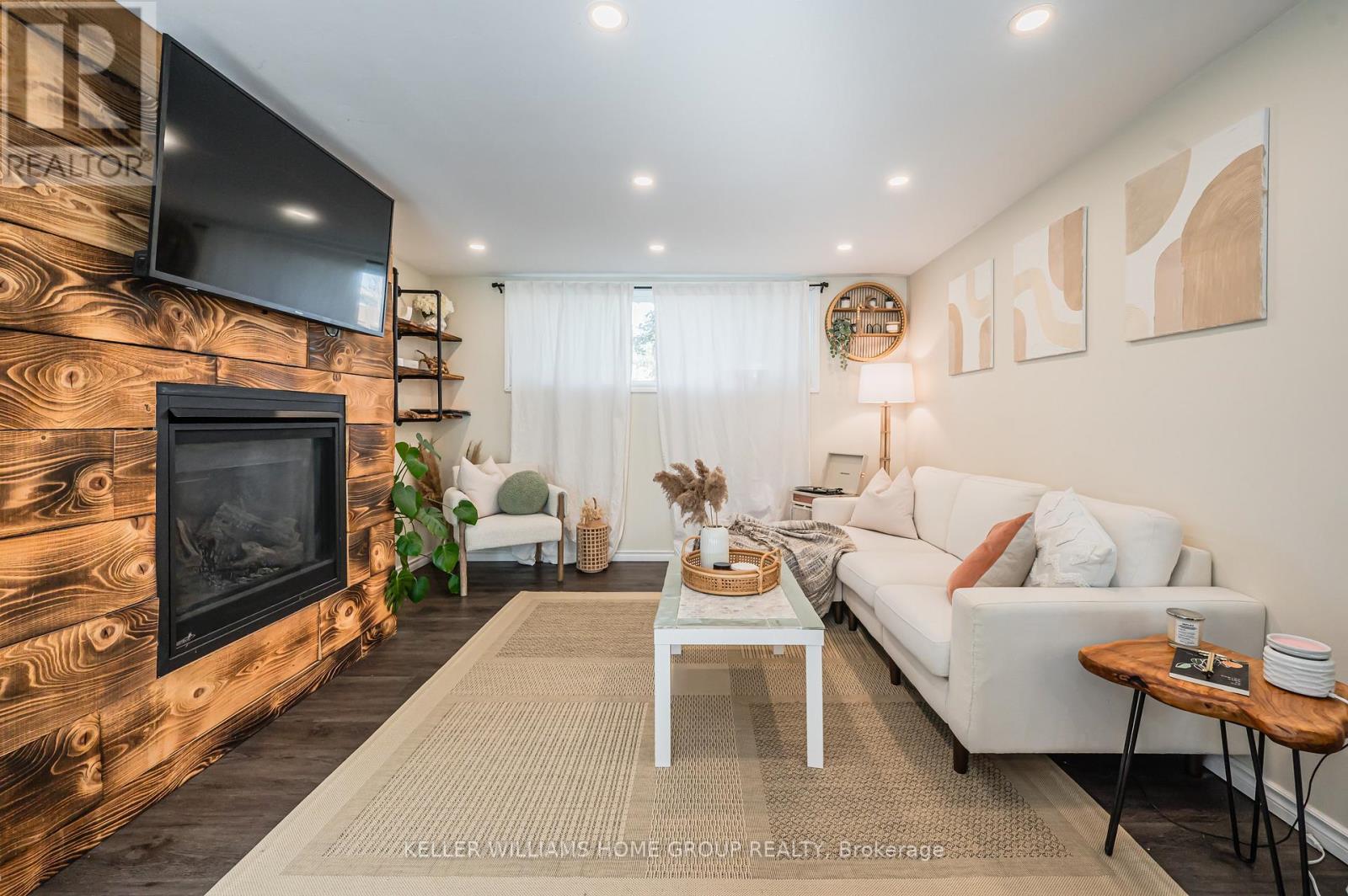 42 DANIEL AVE