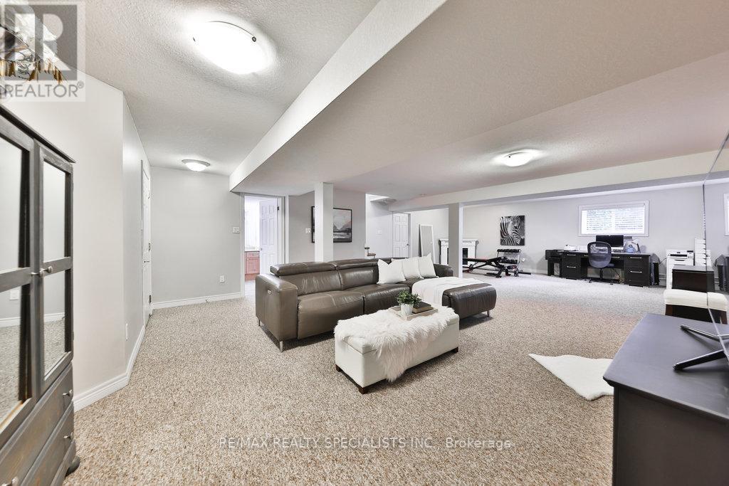 17 HANEY DR