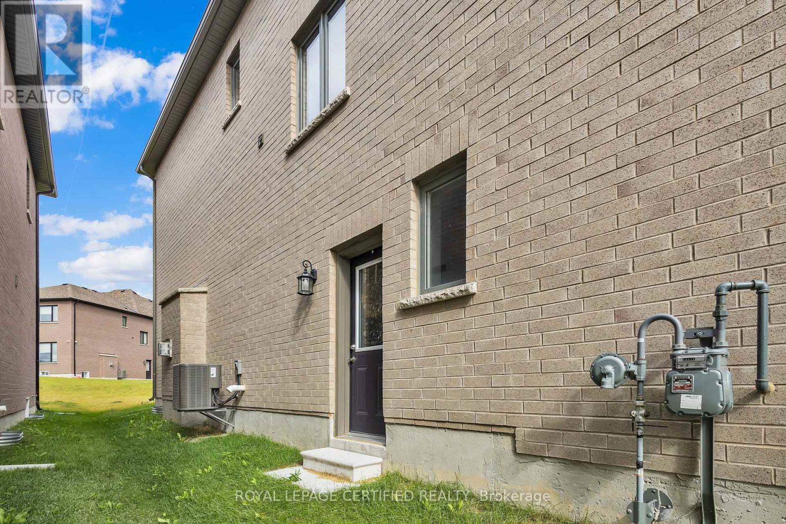 1283 UPPER THAMES DR