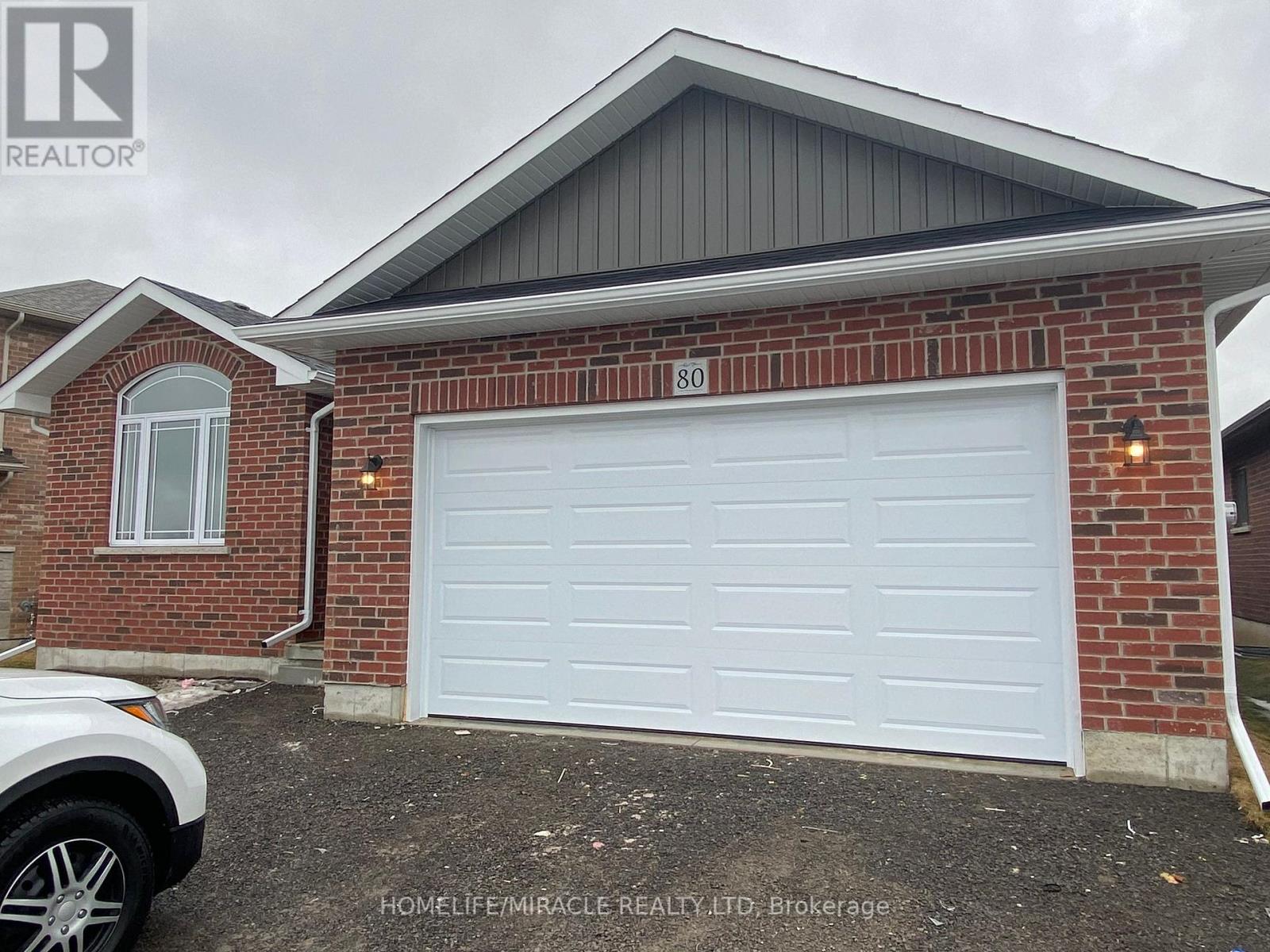 80 ESSEX DR N